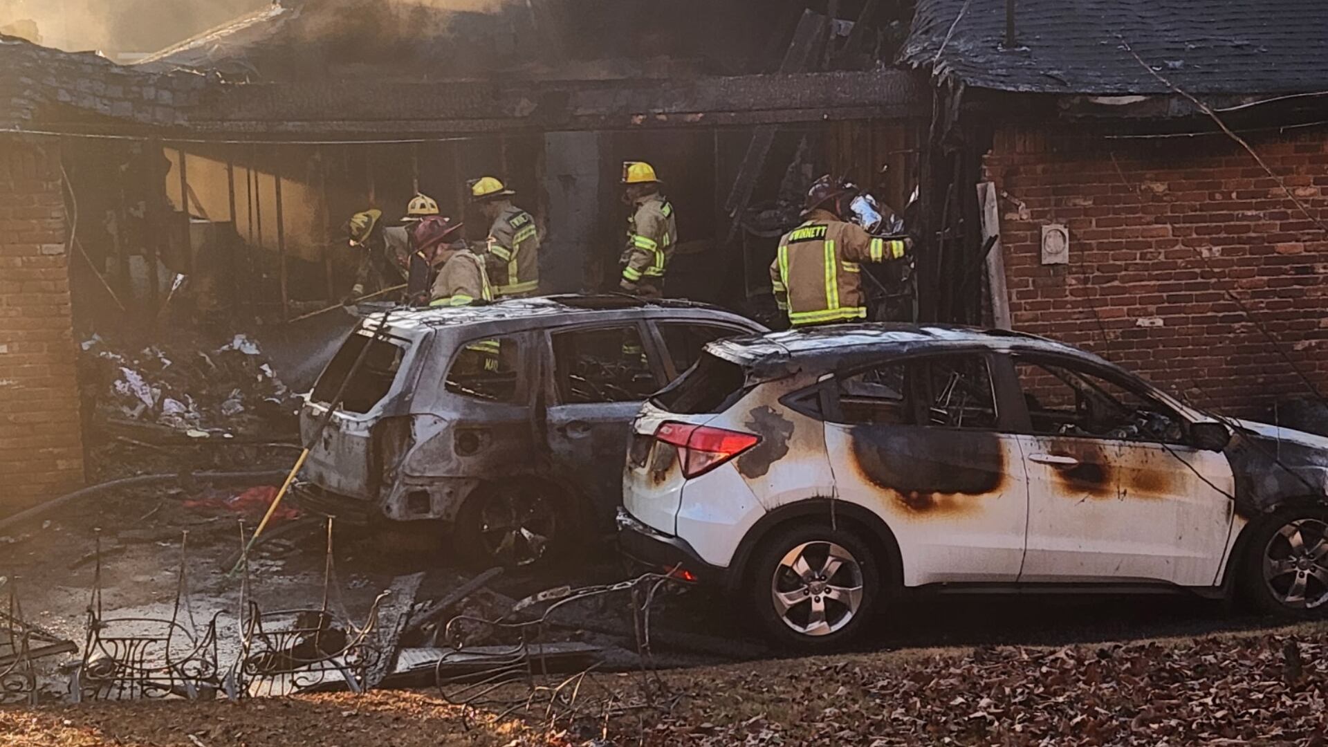 Crews respond to early morning house fire in Gwinnett County