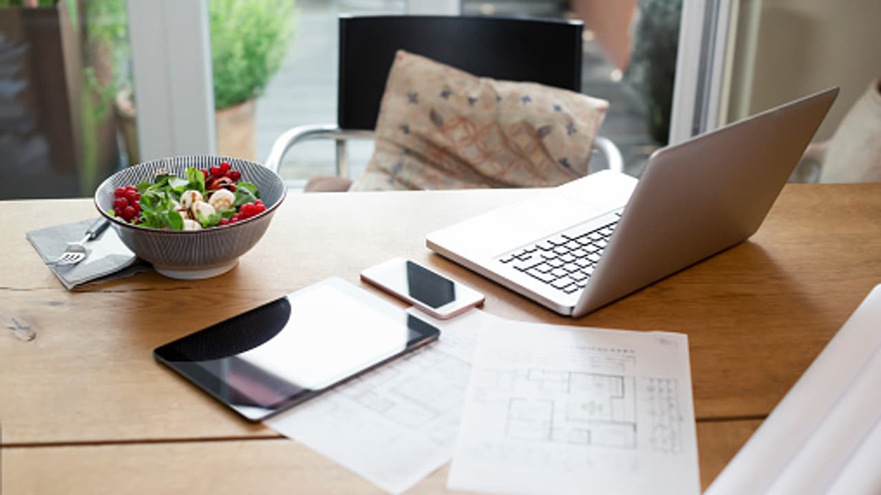 Digital detox guide: Simple methods to balance work, WhatsApp, and ...