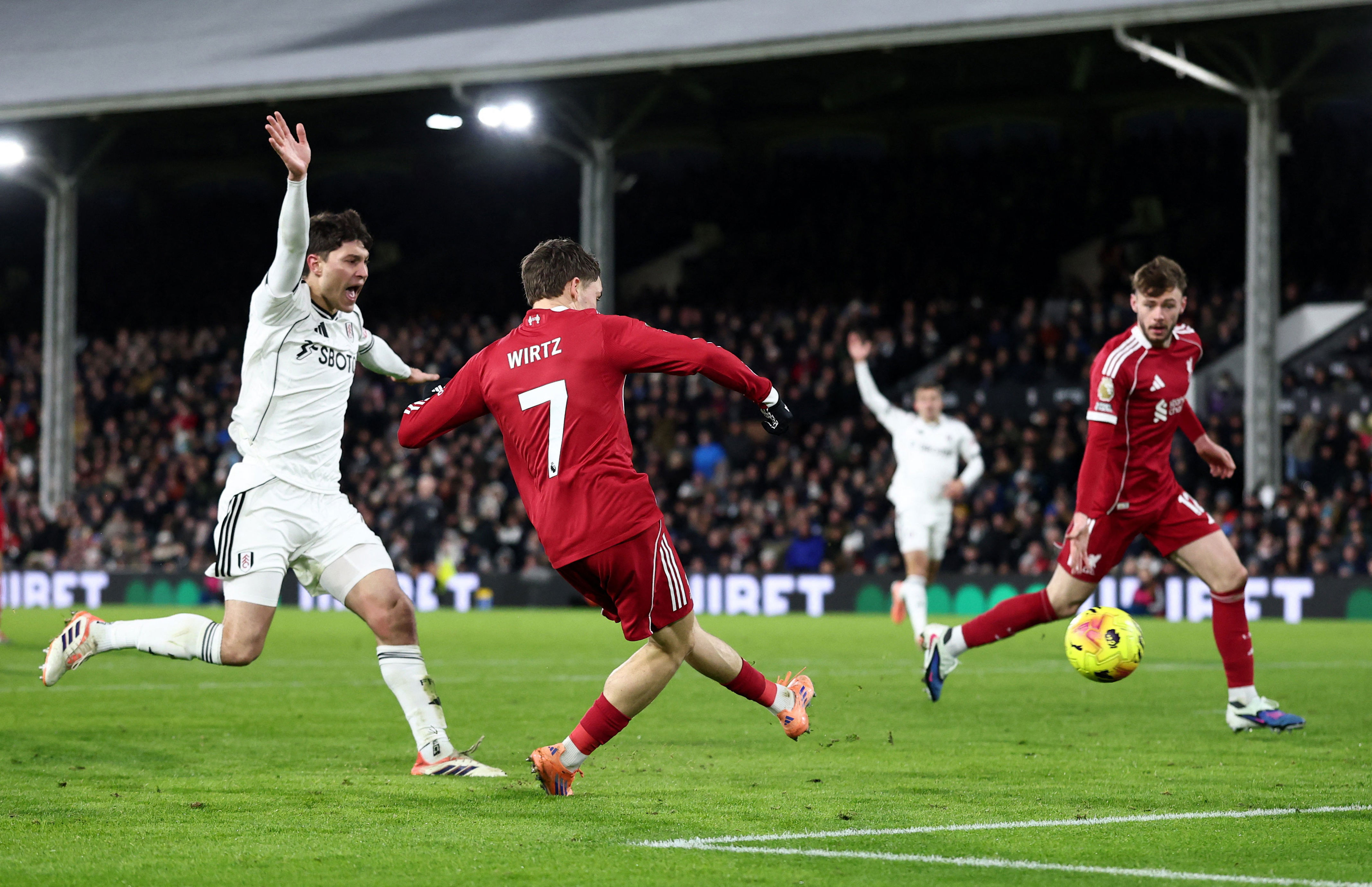 Late drama as Reed’s stunning goal denies Liverpool win at Fulham
