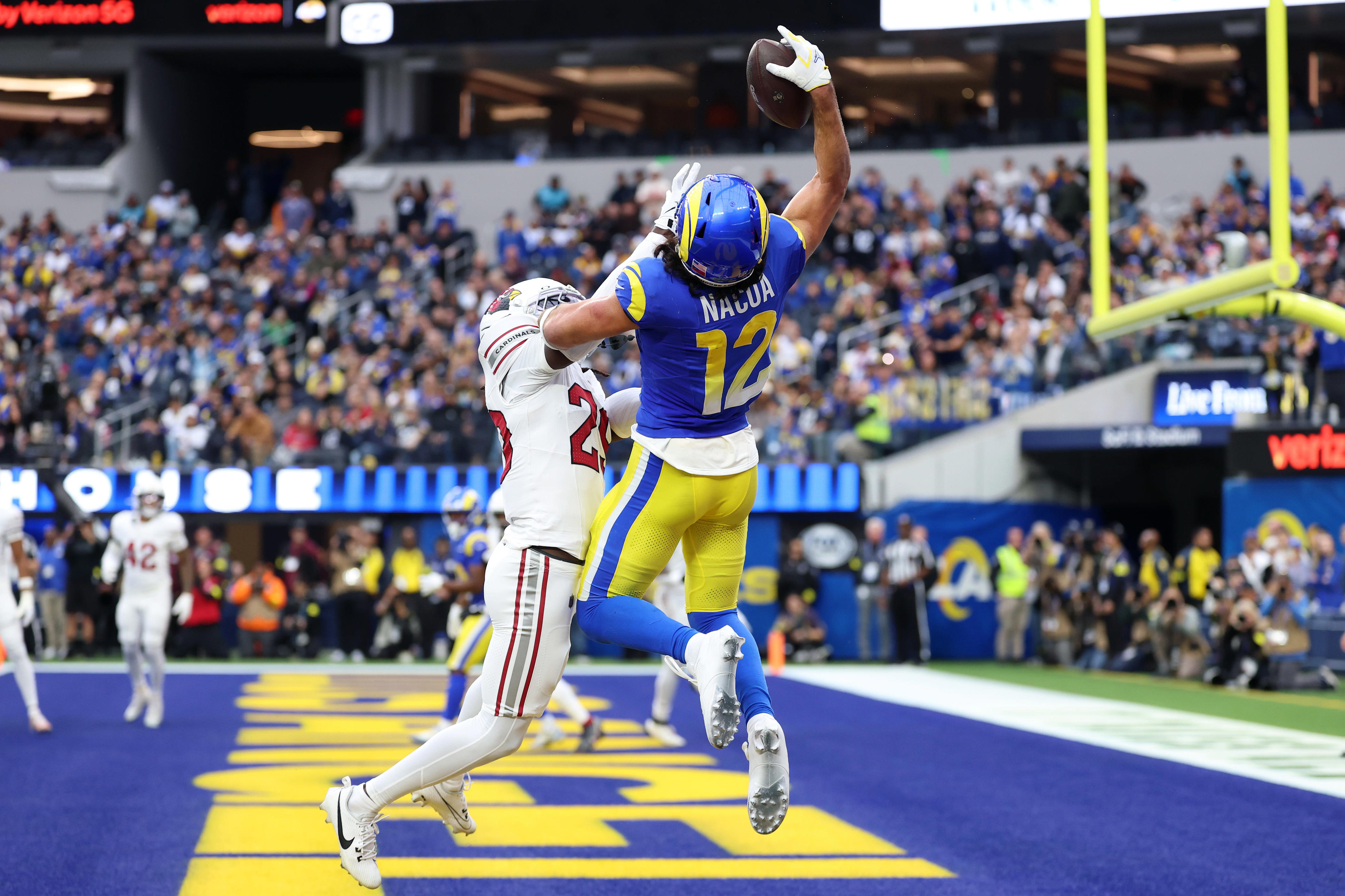 Mossed: Puka Nacua makes incredible 1-handed TD grab over Cardinals DB