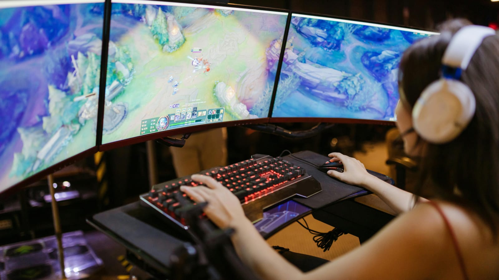 League of Legends server down: Riot Games confirms login failures, fix ...