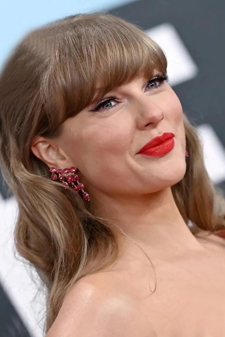 Taylor Swift tiếp tục quyên góp giúp đỡ trẻ em