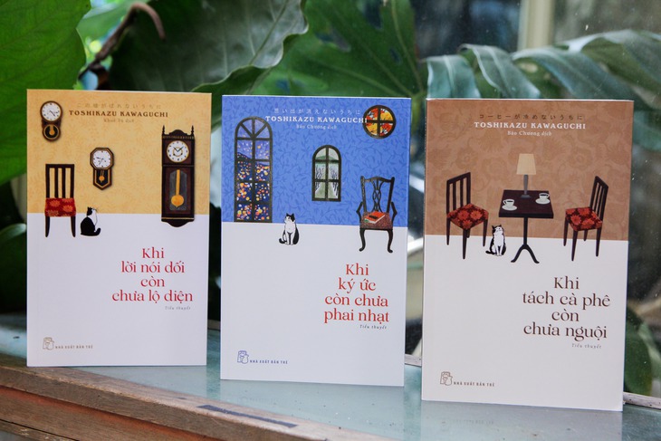 Khi tách cà phê còn chưa nguội