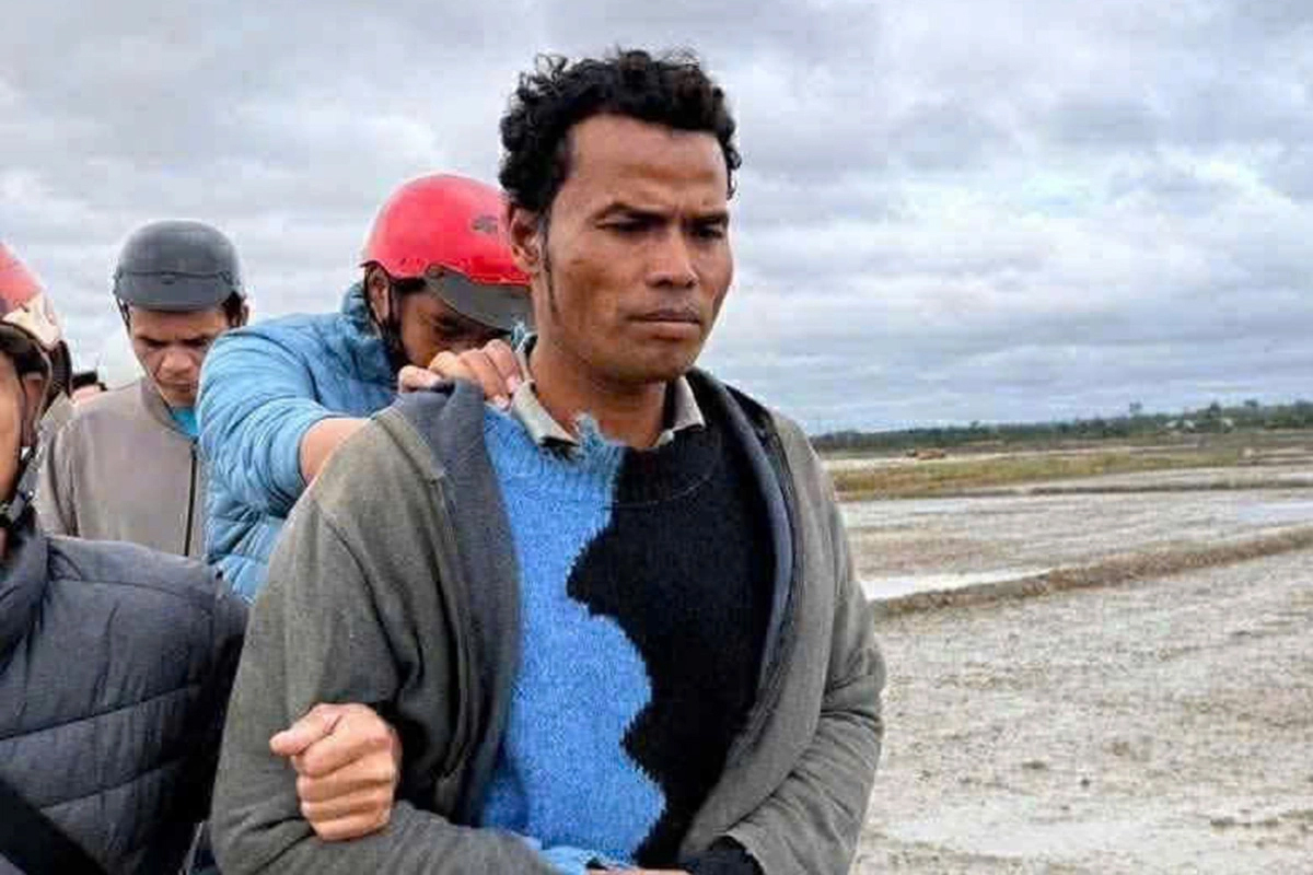 Cảnh sát xuyên đêm truy tìm nghi phạm dìm thi thể em vợ dưới ao