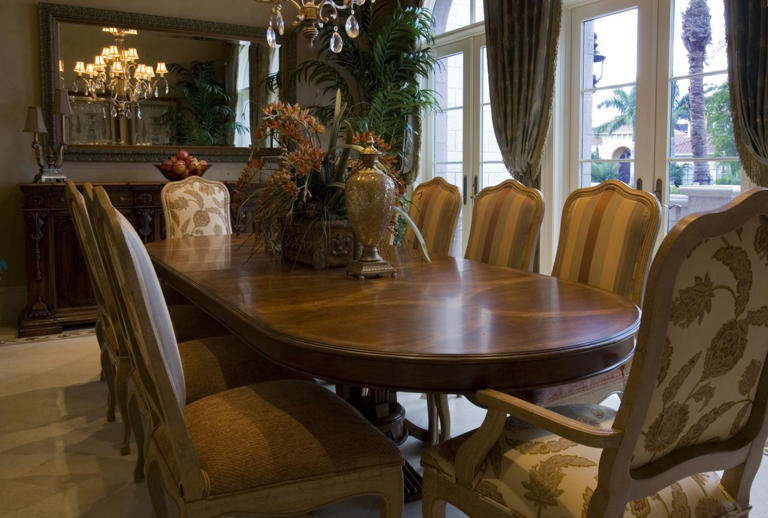 Designers say these 5 dining room features are totally outdated and can ...