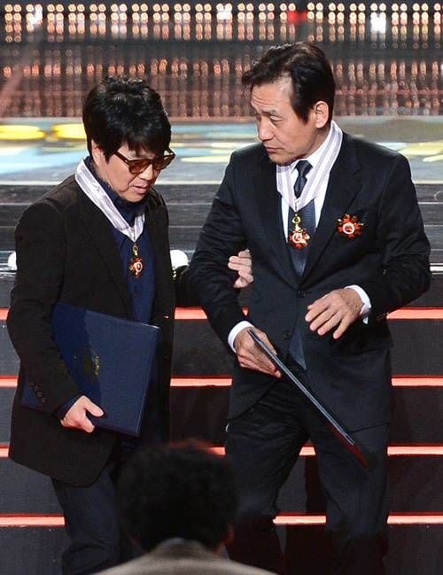 Cho Yong-pil honors late friend Ahn Sung-ki with 'My Friend'