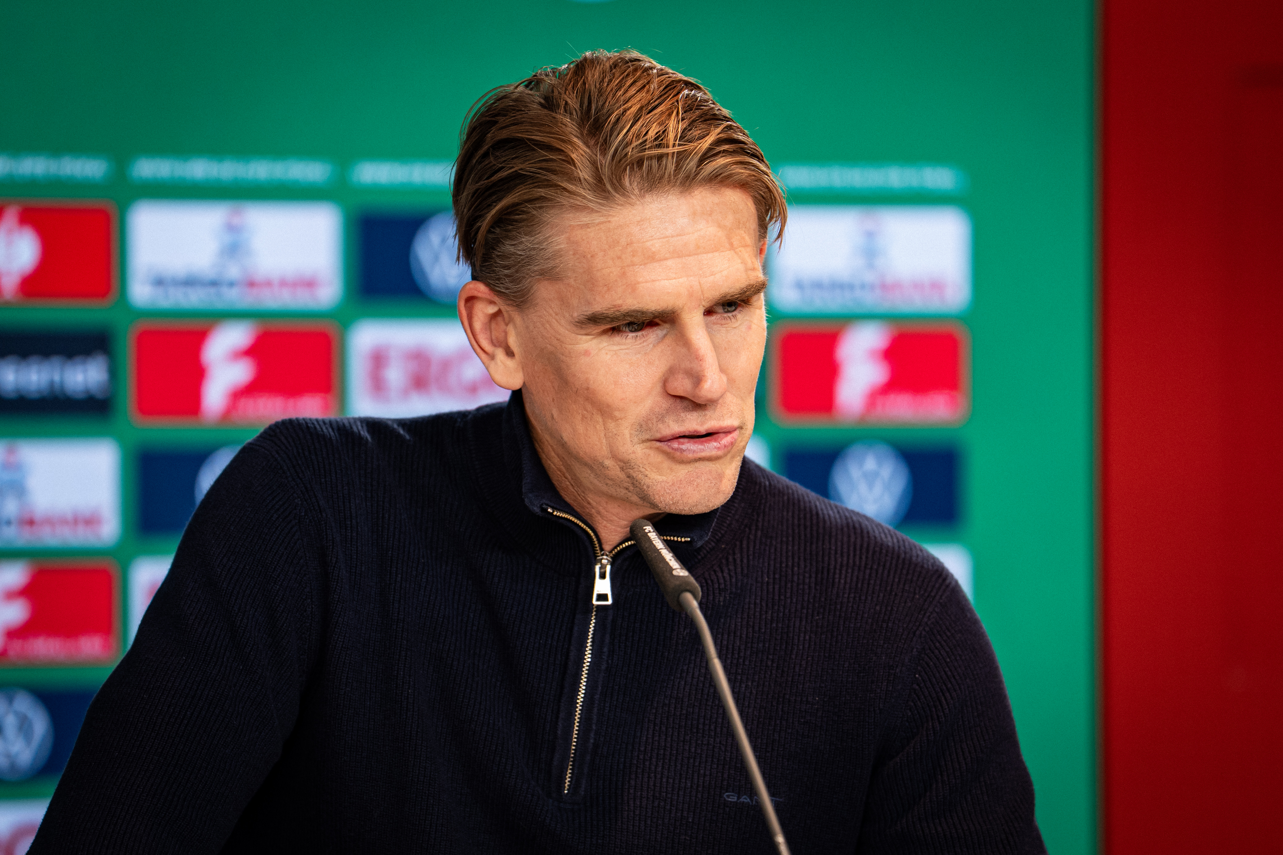 El director deportivo del Bayern Múnich habla sobre el fichaje de un joven jugador