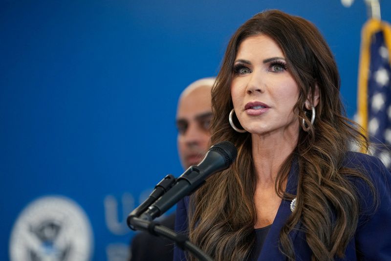 Homeland Security to send hundreds more officers to Minnesota, Noem says<br><br>