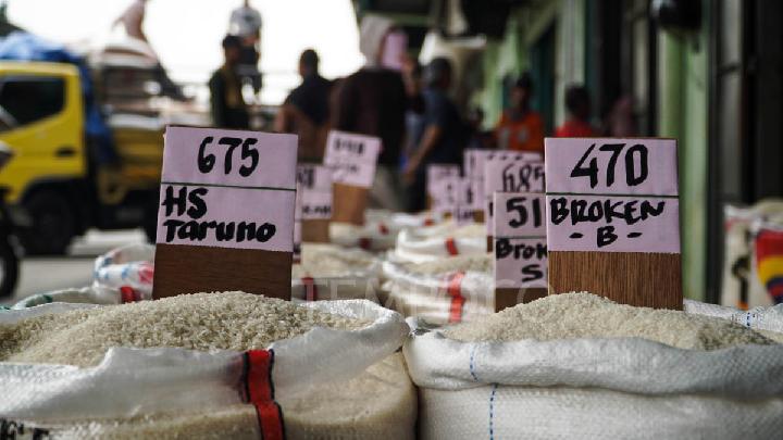 Pelaku usaha menunggu kebijakan pemerintah di sektor beras
