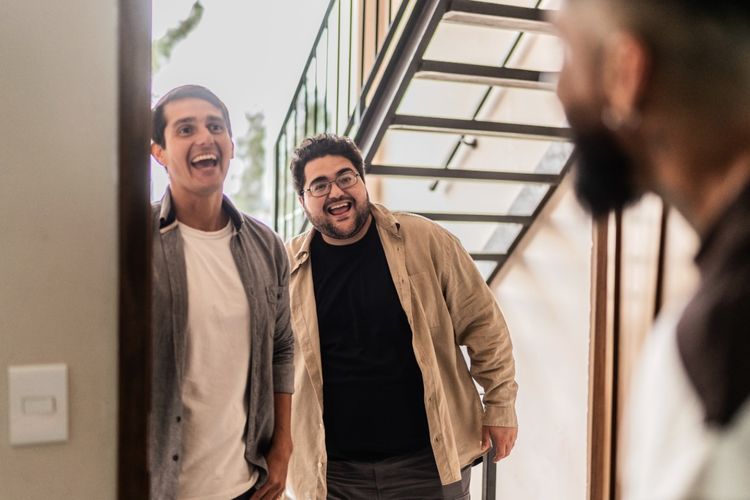 Jarang salah menilai orang? Ini 8 tanda kecerdasan sosial tinggi yang bisa terbaca dari isi rumah se