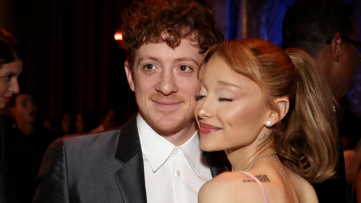 Ariana Grande is dating her 