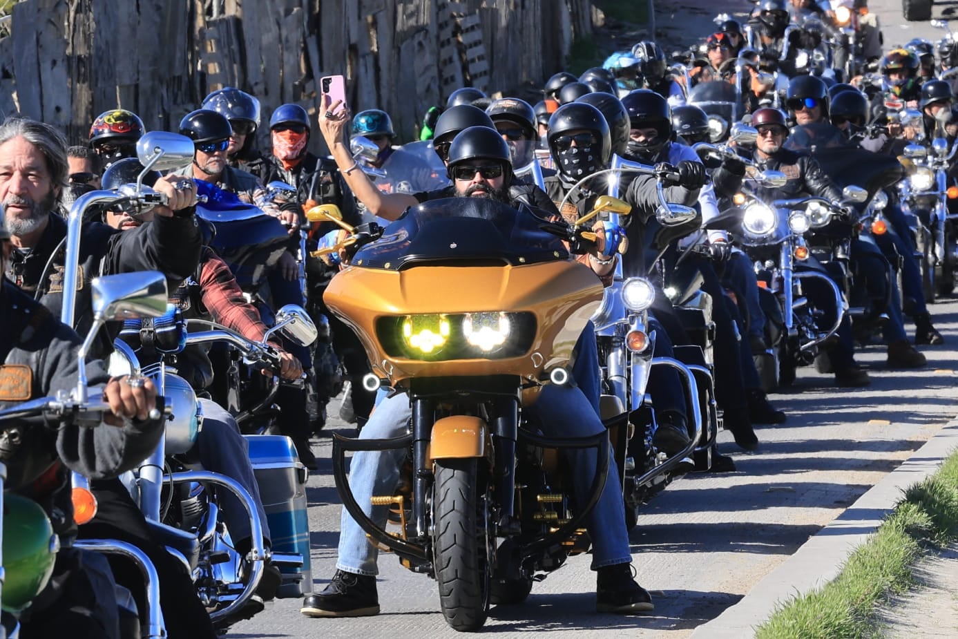 Motociclistas de la frontera llevan alegría a niños de Tijuana con en ...