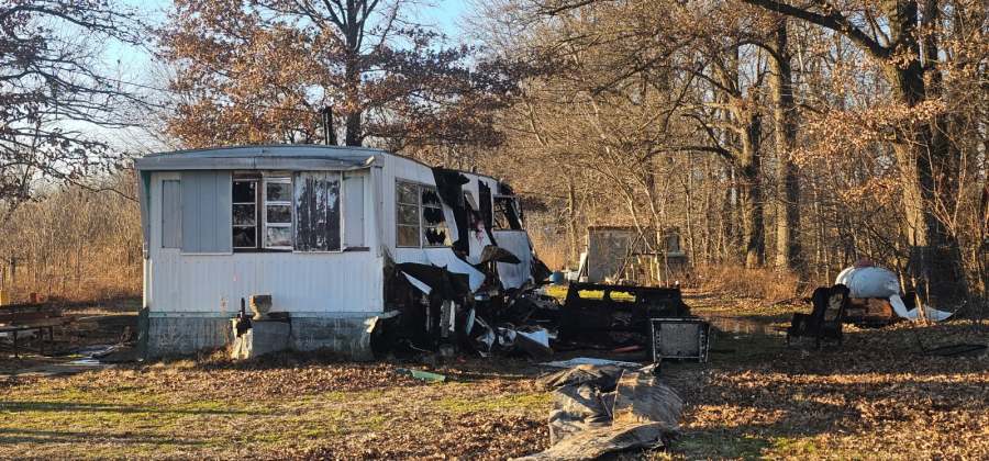 Crews on scene of active structure fire in Daviess County