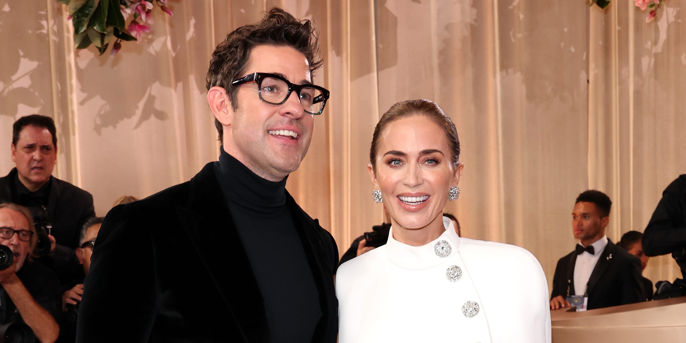 Emily Blunt and John Krasinski bring date-night glam to the 2026 Golden Globes<br>
