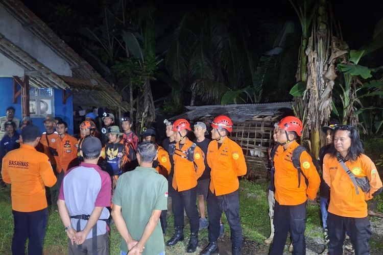Kakek 78 tahun hilang di lereng Gunung Slamet, tim SAR kerahkan tim untuk mencari