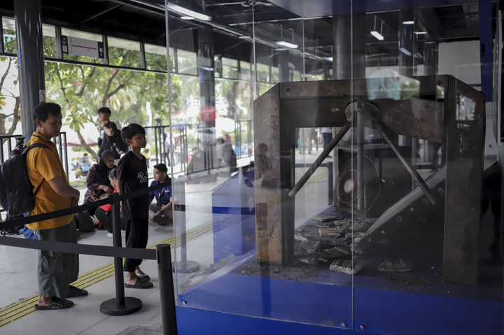 Hujan deras guyur Jakarta, sejumlah rute Transjakarta alami keterlambatan