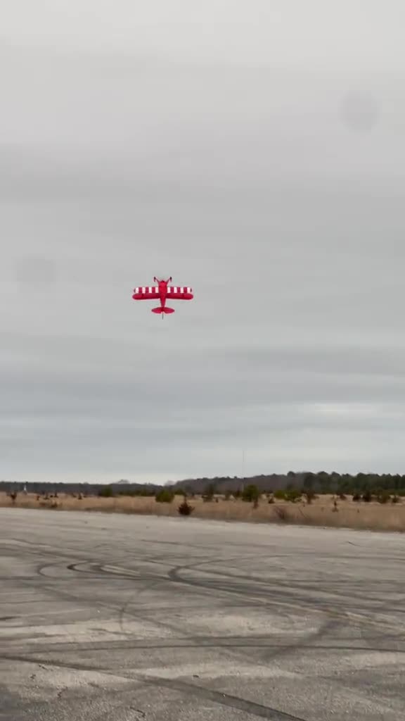 Flying the FMS Pitts 1400mm RC biplane like a mini airshow