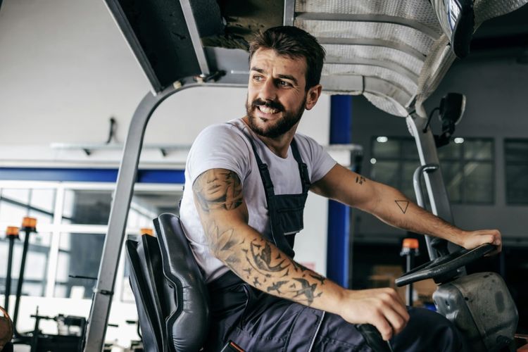 9 tanda halus seseorang pernah hidup sederhana meski kini sudah kaya raya