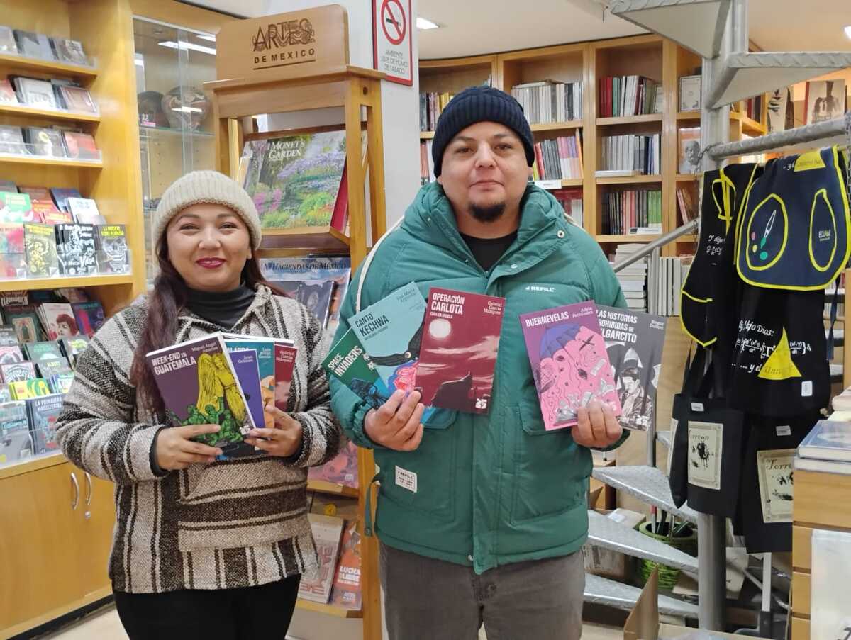 EDUCAL Torreón regala libros a jóvenes con la colección '25 para el 25'