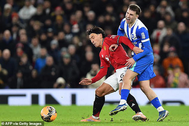 Lisandro Martinez had his hands full and got his decision making wrong for the first goal