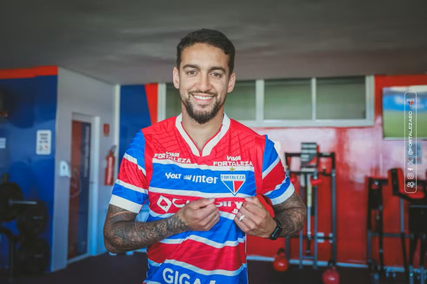 Corinthians encaminha contratação de filho do Terrão e aguarda chegada a São Paulo