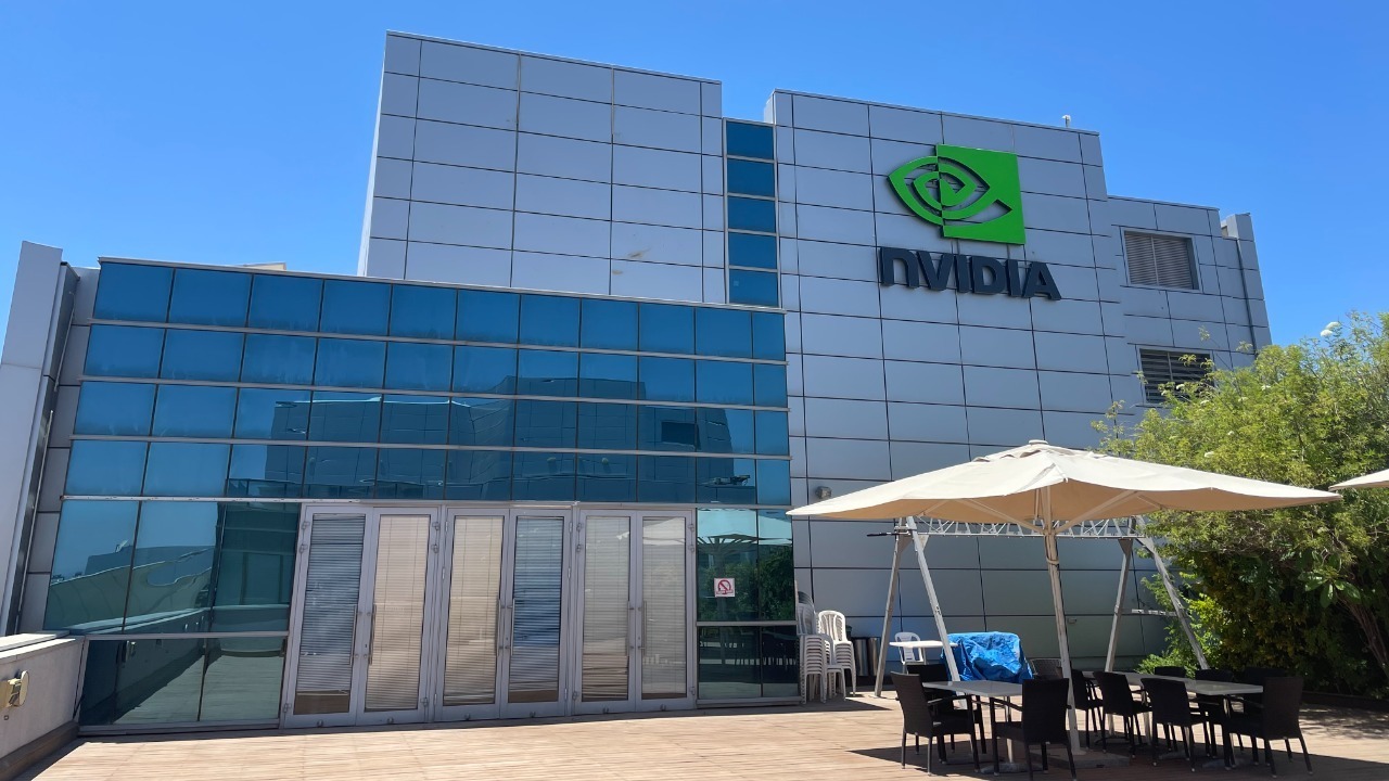 Nvidia lands $20B deal with Groq<br><br>
