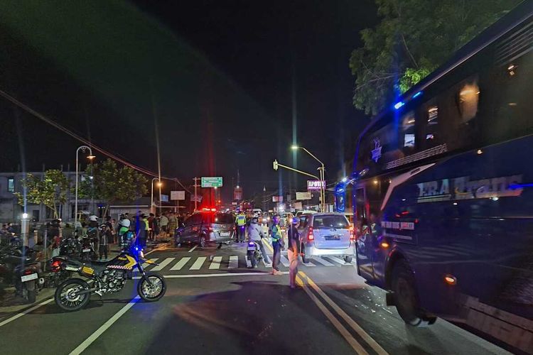 Tabrakan Ertiga dan Freed di depan Pasar Baru Sentolo Kulon Progo, 7 orang luka-luka