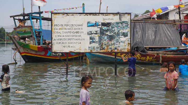 Jakarta diguyur hujan, pintu air Pasar Ikan siaga 2
