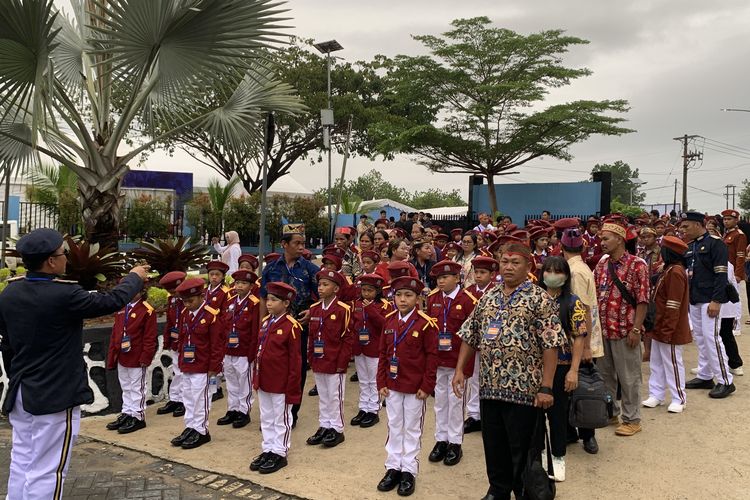 Siswa sekolah rakyat mulai berdatangan sambut Prabowo di STR 9 Banjarbaru