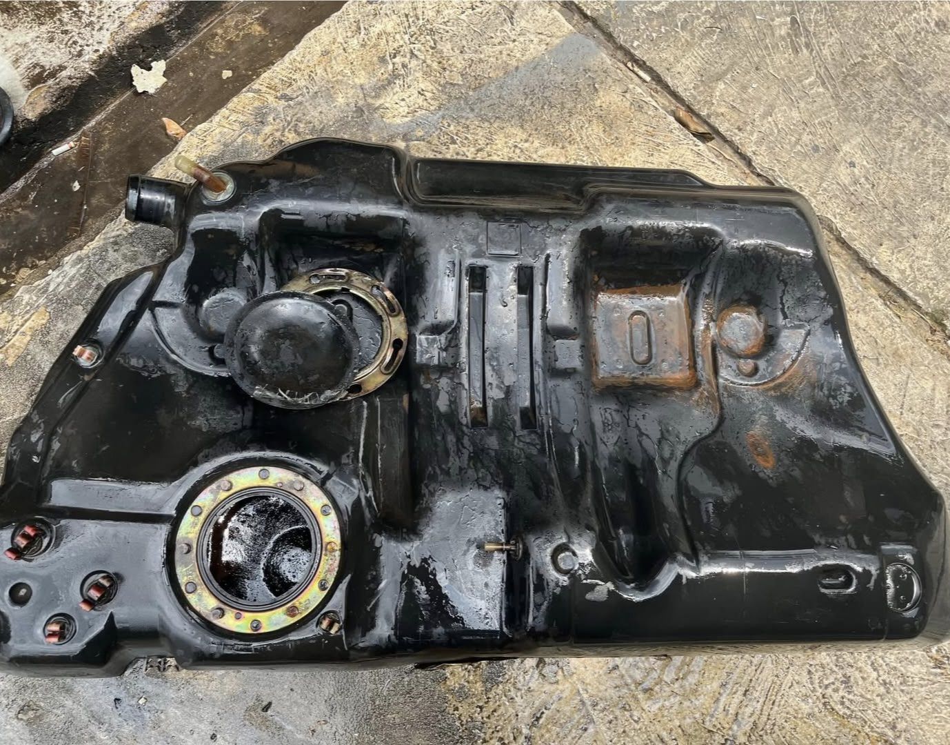 Perlukah tangki bensin mobil dikuras? Ini manfaatnya bagi mobil