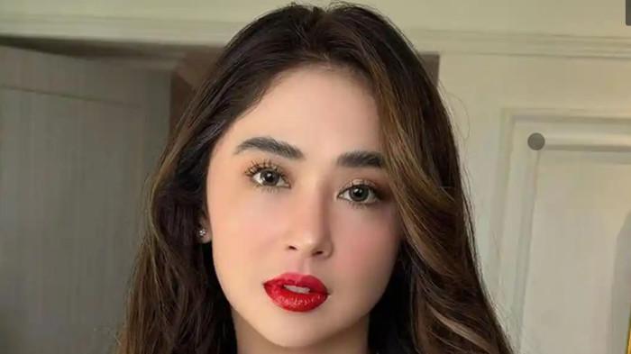 Diminta Eva Manurung jadi mantu, Dewi Perssik tak menolak dijodohkan dengan Virgoun