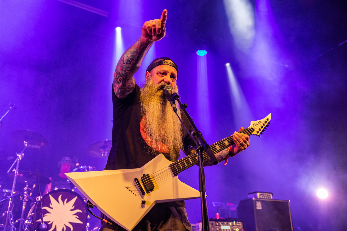 '90s sludge metal band announces tour with another performer