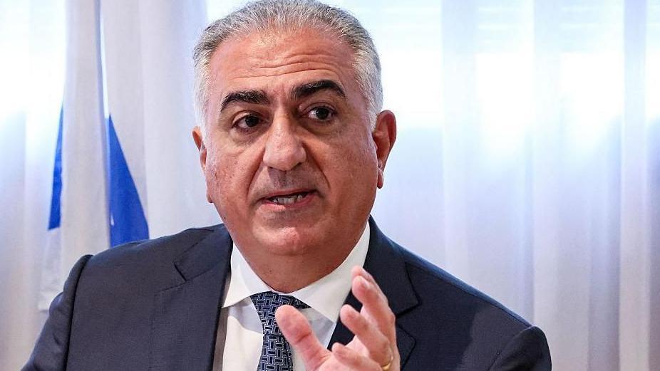 تبدو شخصيات بارزة في المنفى، مثل رضا بهلوي، مؤثرة في الاحتجاجات، لكن محللين يقولون إن ذلك لا يعني بالضرورة دعم تولّيه السلطة