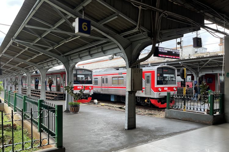 Pohon tumbang ke rel, 4 perjalanan KRL Jakarta Kota-Tanjung Priok dibatalkan