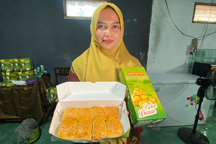 Olah durian jadi bolen lezat, guru di Madiun raih cuan jutaan rupiah per bulan