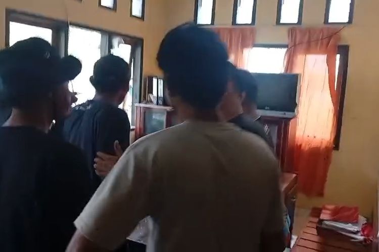 Video viral warga Binongko geruduk polsek, kapolsek diperiksa Polda Sultra