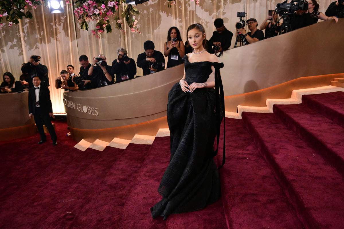 Ariana Grande's iconic look makes a comeback at Golden Globes