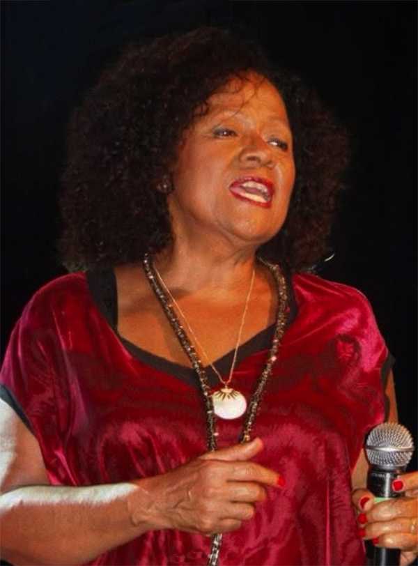 Morre em Roma Regina Corrêa, cantora da formação original do Trio Esperança