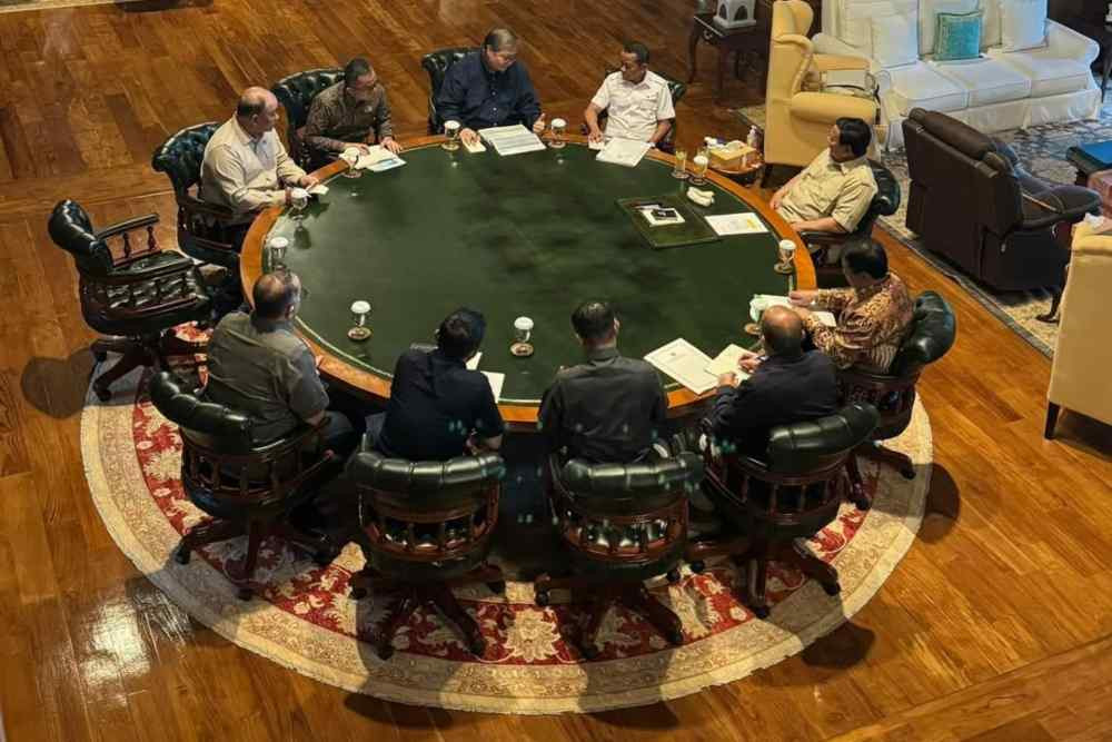 Gelar ratas di Hambalang, Prabowo bahas industri tekstil hingga hilirisasi