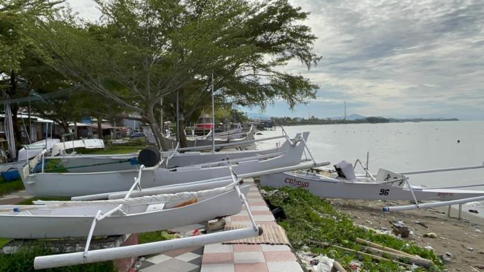 Gelombang Tinggi dan Angin Kencag,Nelayan Polman Parkir Perahu dan Alat Tangkap Ikan
