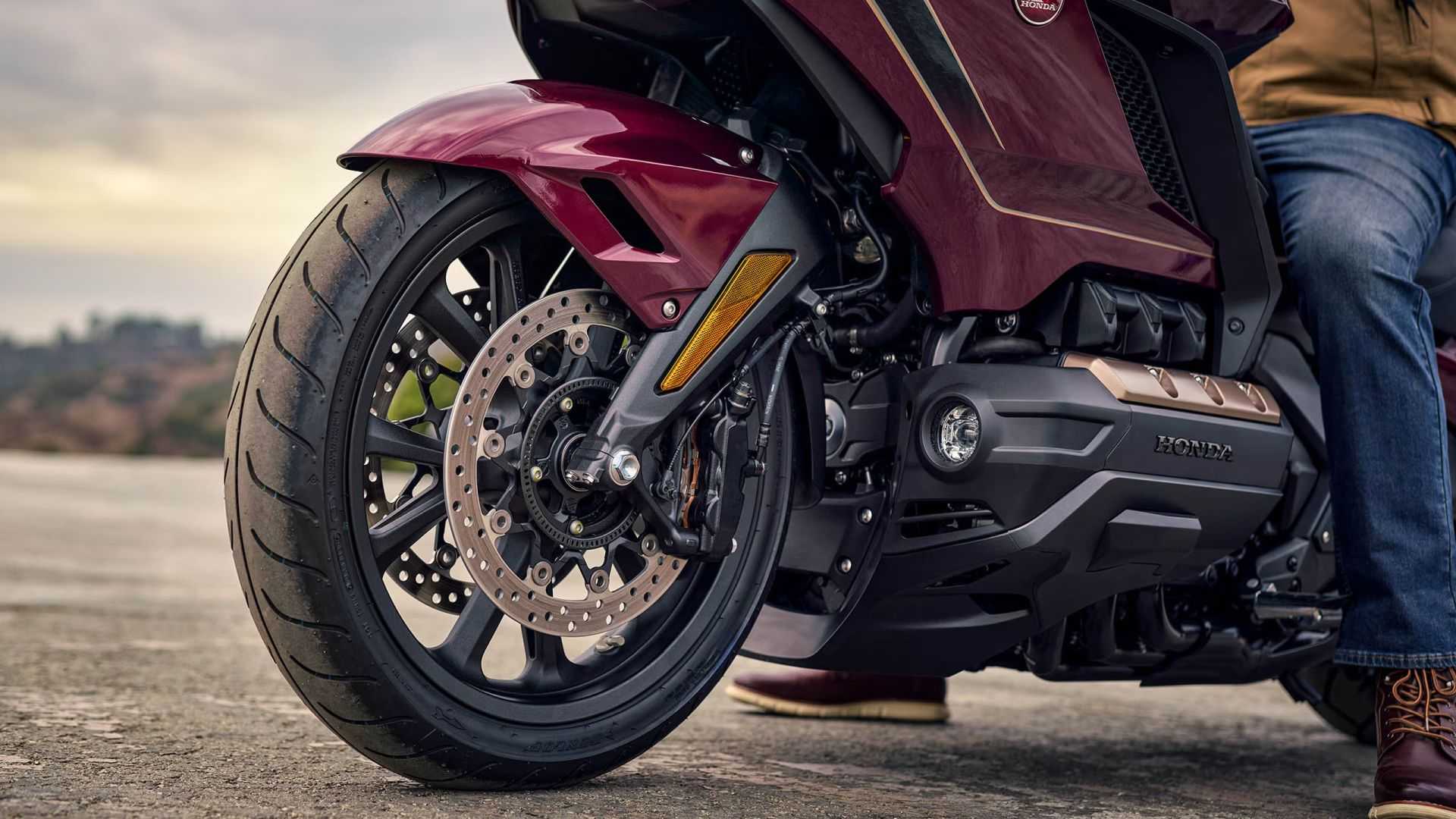 2025 Honda Gold Wing front wheel, brake and suspesnion