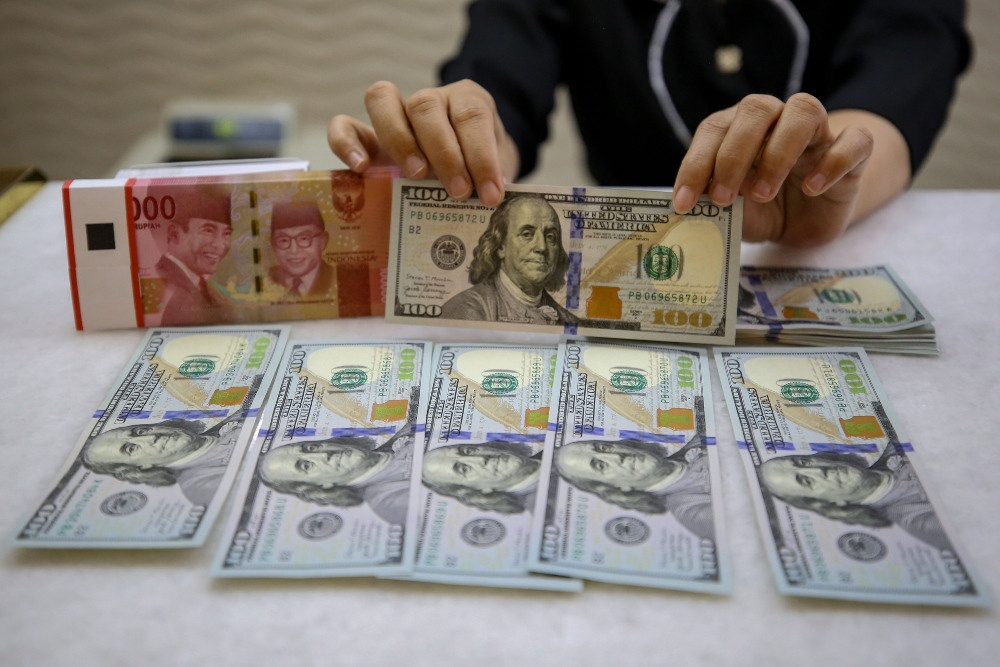 Rupiah hari ini (12/1) dibuka loyo ke Rp16.840 per dolar AS