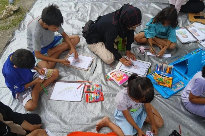 Viola Erviga, mahasiswi hukum yang mengabdikan diri di Sekolah Rakyat Merdeka Kalteng