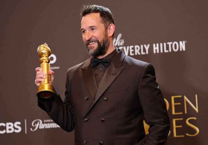 Noah Wyle raih aktor terbaik Golden Globes, beri pesan manis untuk istri