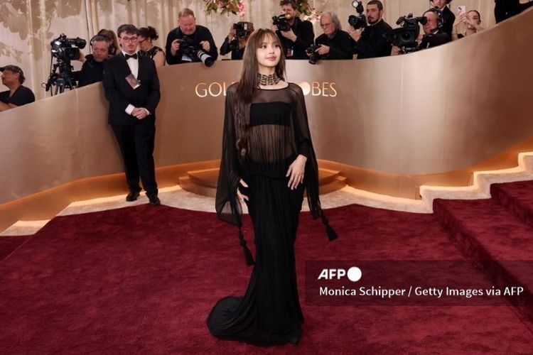 Lisa BLACKPINK tampil edgy di red carpet Golden Globes, intip gayanya!