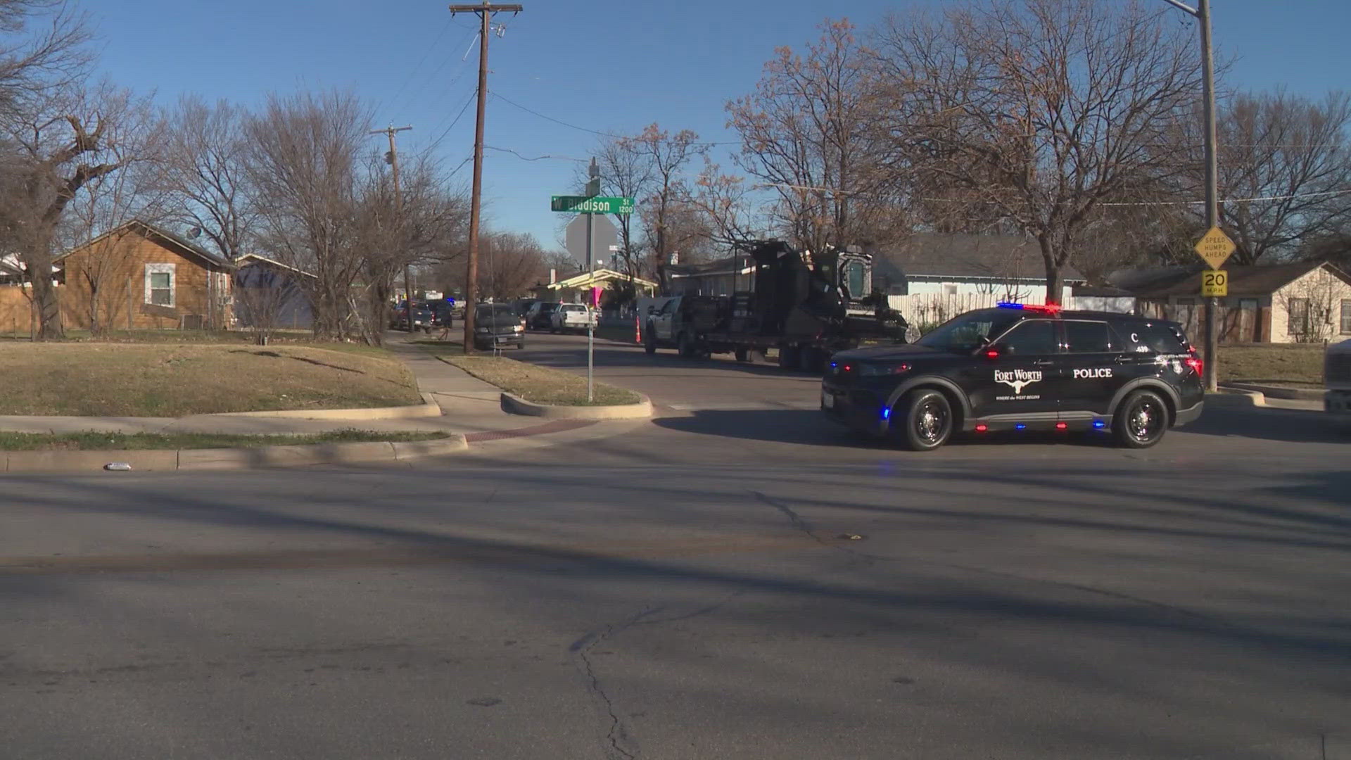 Police arrest barricaded suspect accused of shooting gun in Fort Worth ...