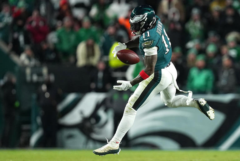 AJ Brown ducks media after sideline blowup, awful performance in ...