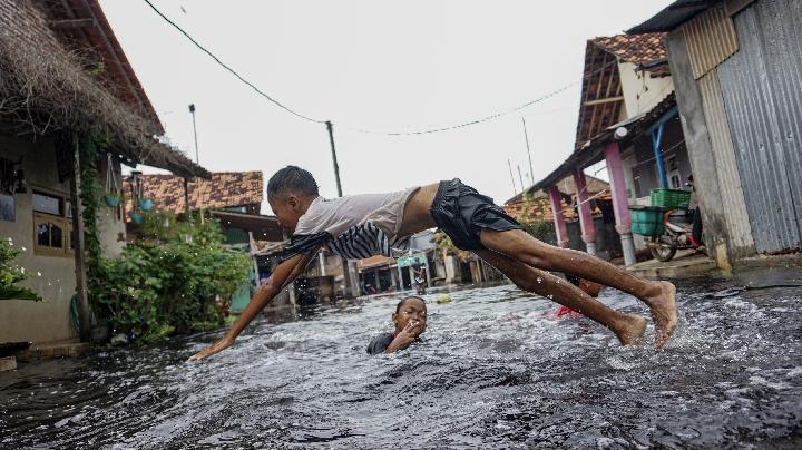 Sumatera, NTB, Kalimatan, hingga Pulau Jawa Dilanda Banjir