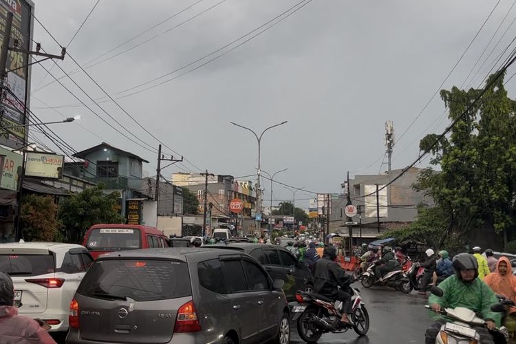 Lalu lintas Citayam–Kartini macet parah, arus ke arah Jakarta padat merayap