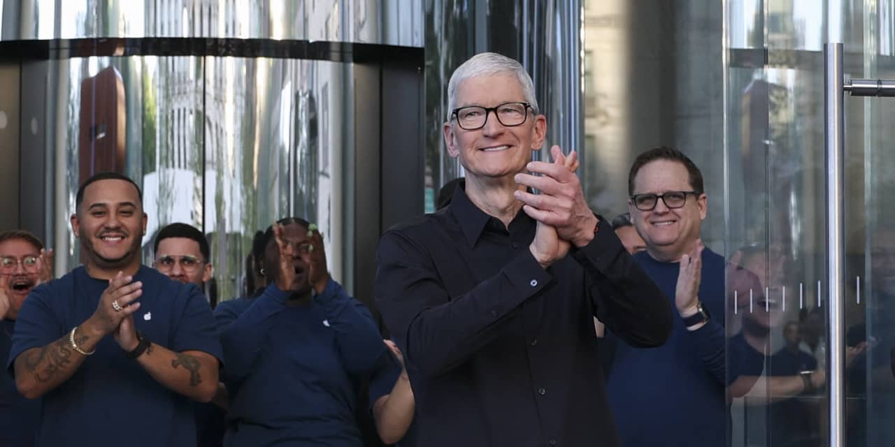 Apple CEO Tim Cook to step down after overseeing 1,900% stock surge ...